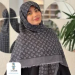 روسری کشمیر چهارفصل طرح LV - تصویر 3