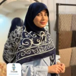 روسری ابریشم ژاکارد طرح دار سورمه ای