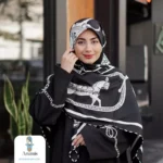 روسری ابریشم طرح دار مشکی سفید - تصویر 9