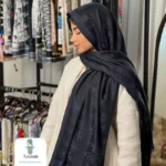 شال سورمه ای کشمیر طرح برند - تصویر 21