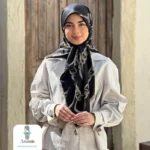 روسری ابریشم حاشیه سوزنی قواره ۱۲۰ طرح زنجیری - تصویر 2