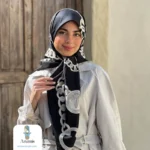 روسری ابریشم حاشیه سوزنی قواره ۱۲۰ طرح زنجیری - تصویر 5