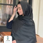 شال مشکی کشمیر طرح برند - تصویر 4