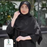 روسری مشکی طرح برند قواره 140 - تصویر 4