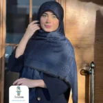 روسری سورمه ای طرح برند - تصویر 6